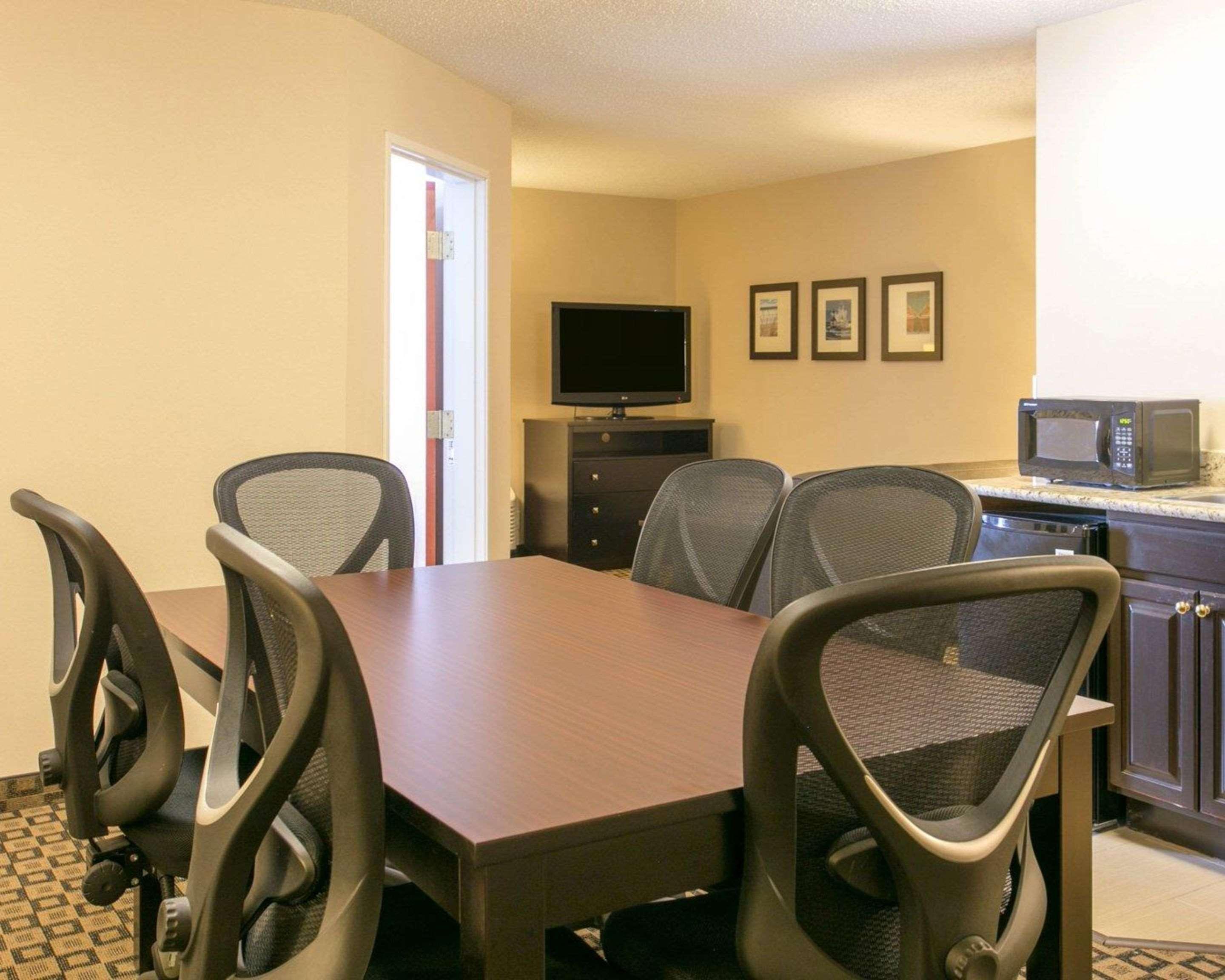 Comfort Suites Benton Harbor - St Joseph מראה חיצוני תמונה
