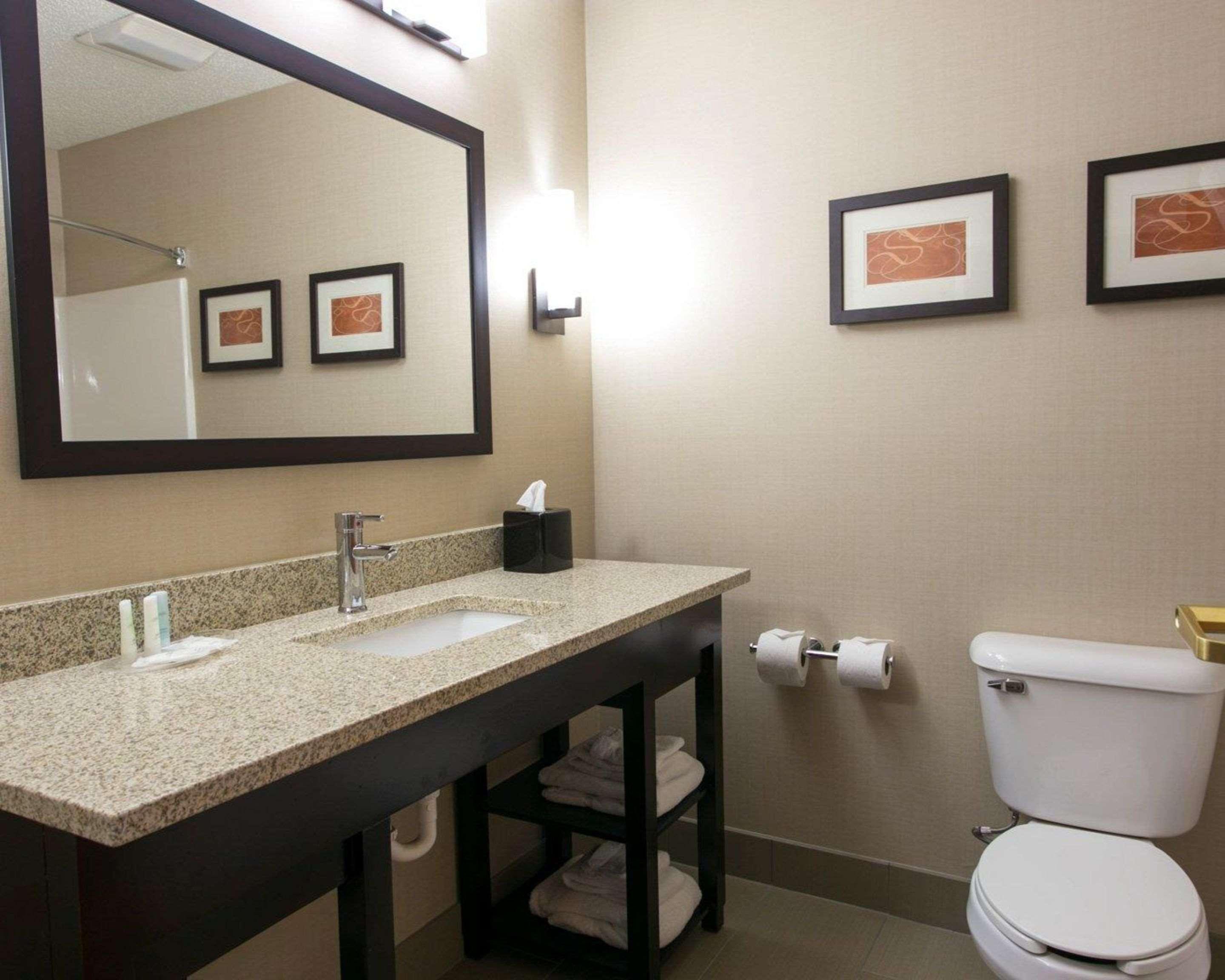 Comfort Suites Benton Harbor - St Joseph מראה חיצוני תמונה
