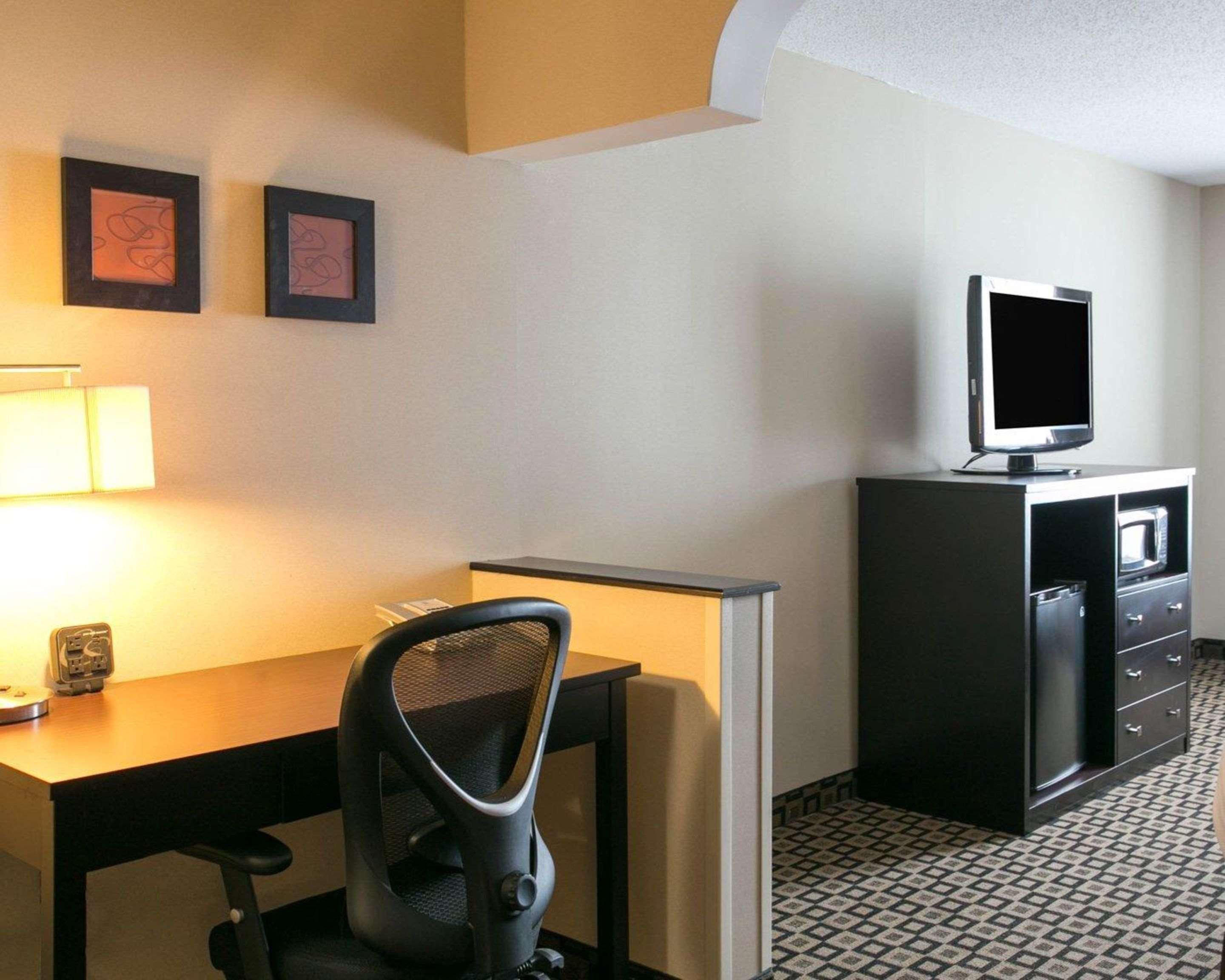 Comfort Suites Benton Harbor - St Joseph מראה חיצוני תמונה