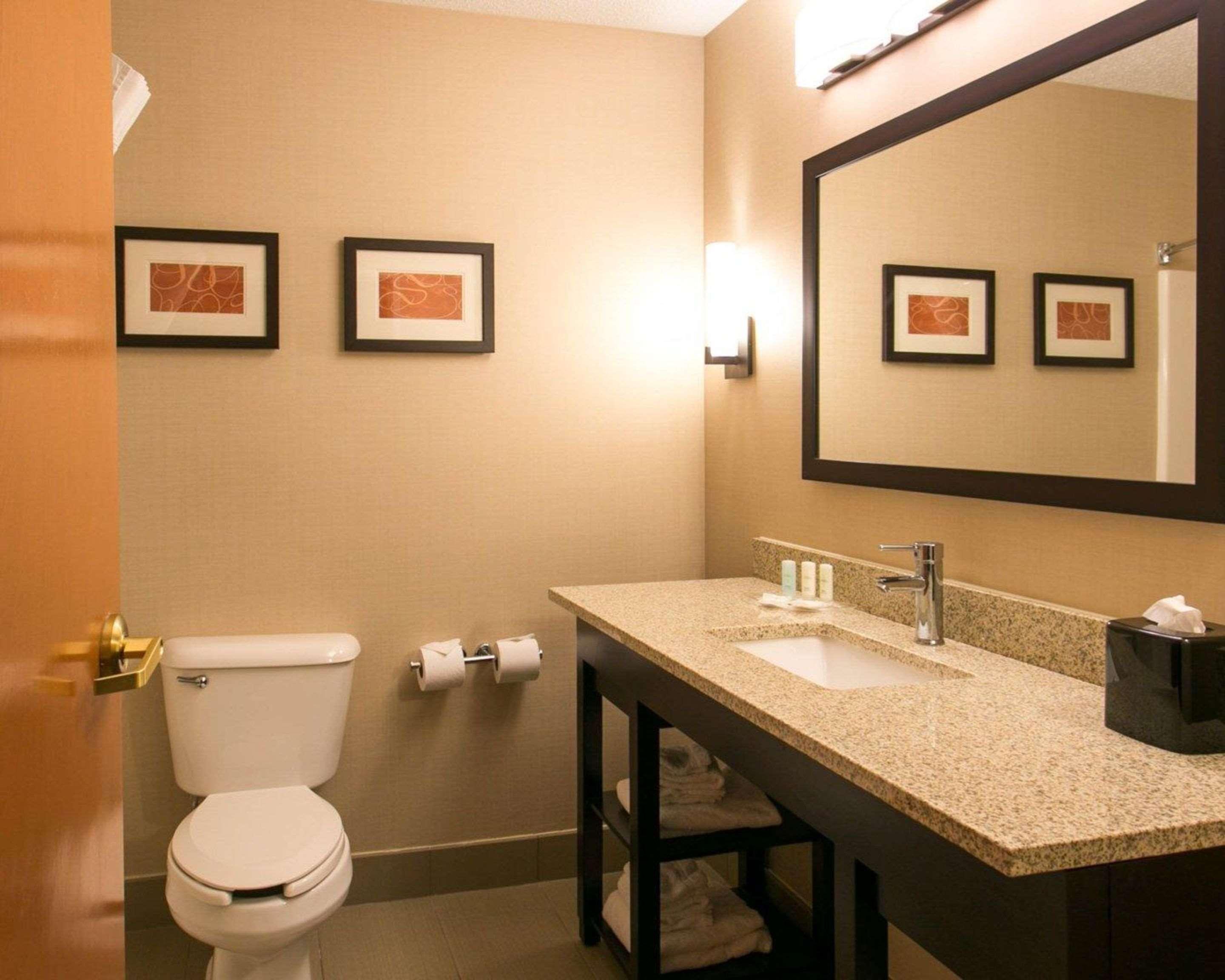 Comfort Suites Benton Harbor - St Joseph מראה חיצוני תמונה