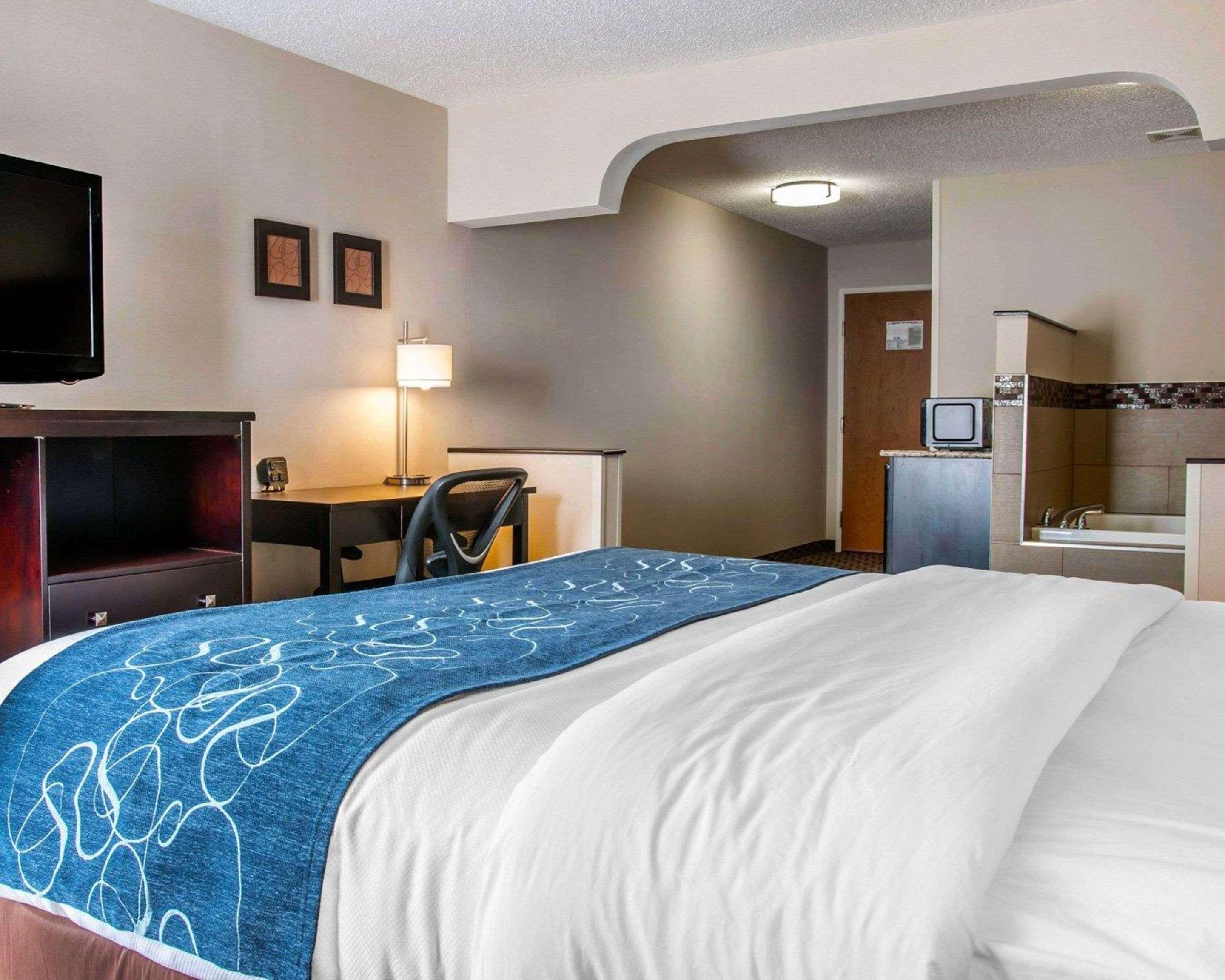 Comfort Suites Benton Harbor - St Joseph מראה חיצוני תמונה