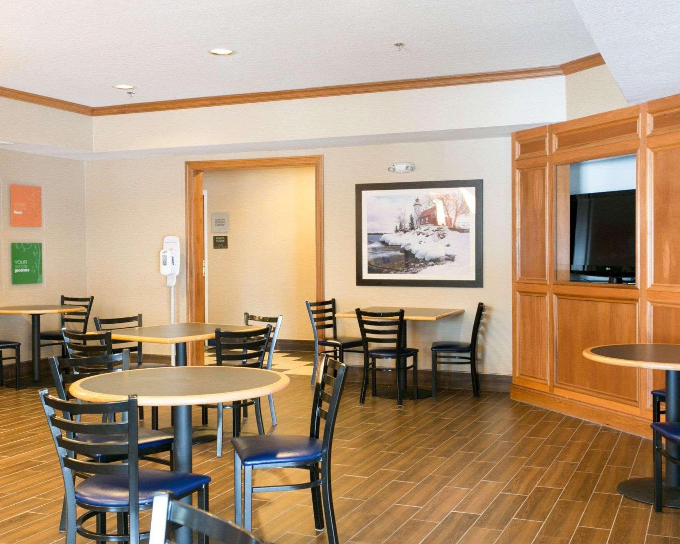 Comfort Suites Benton Harbor - St Joseph מראה חיצוני תמונה