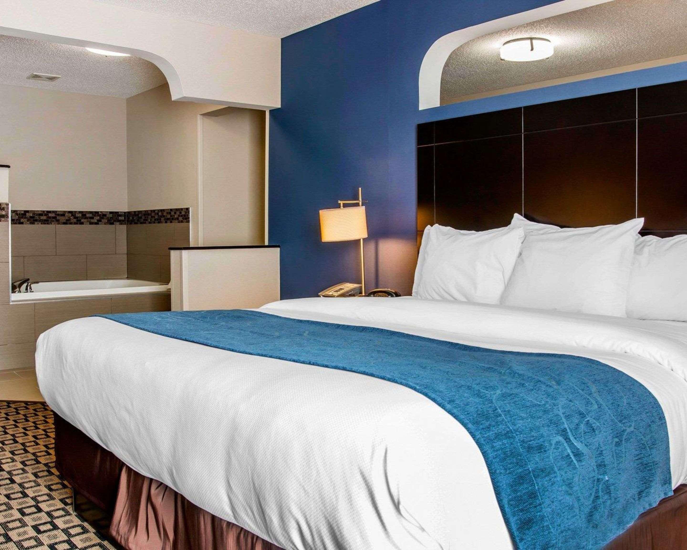 Comfort Suites Benton Harbor - St Joseph מראה חיצוני תמונה
