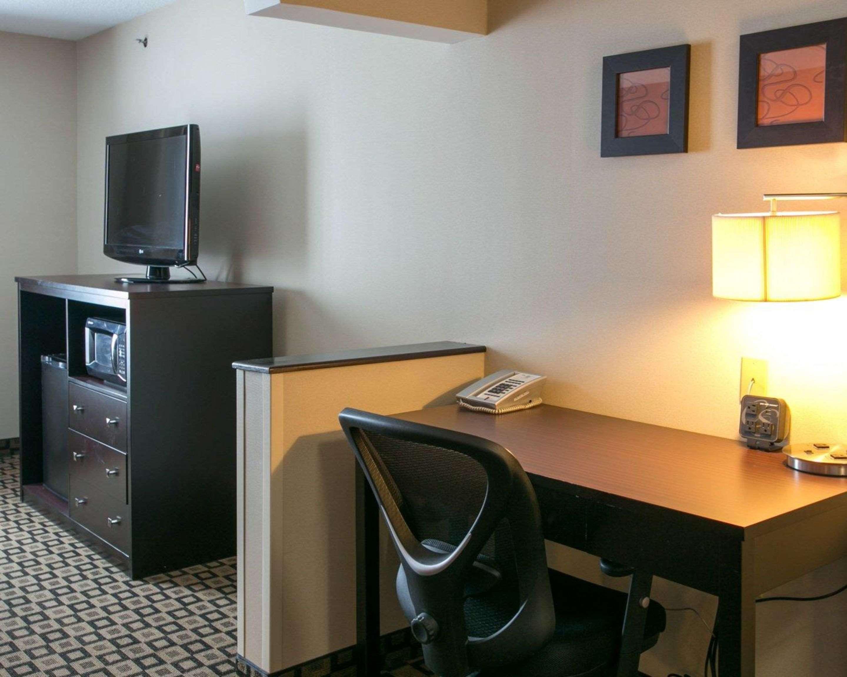 Comfort Suites Benton Harbor - St Joseph מראה חיצוני תמונה