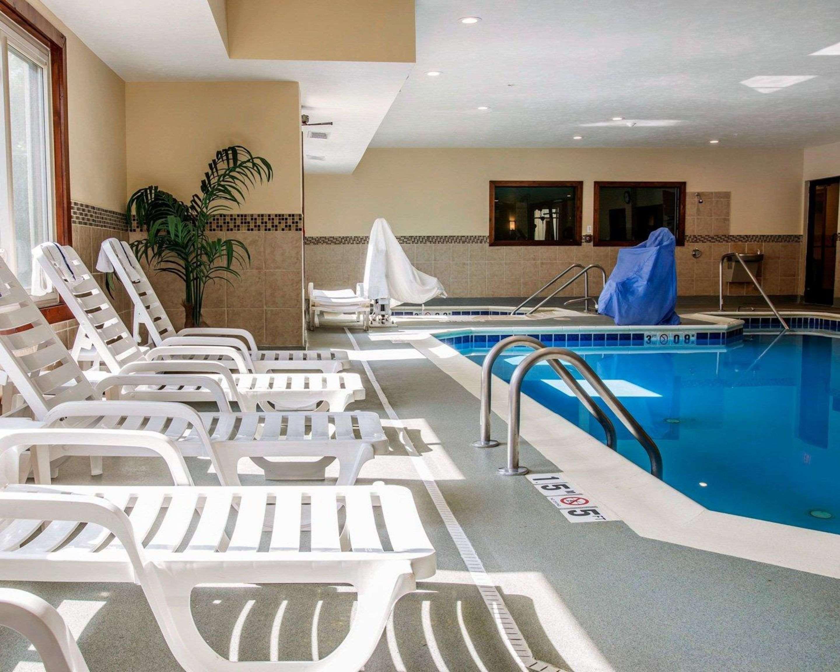 Comfort Suites Benton Harbor - St Joseph מראה חיצוני תמונה