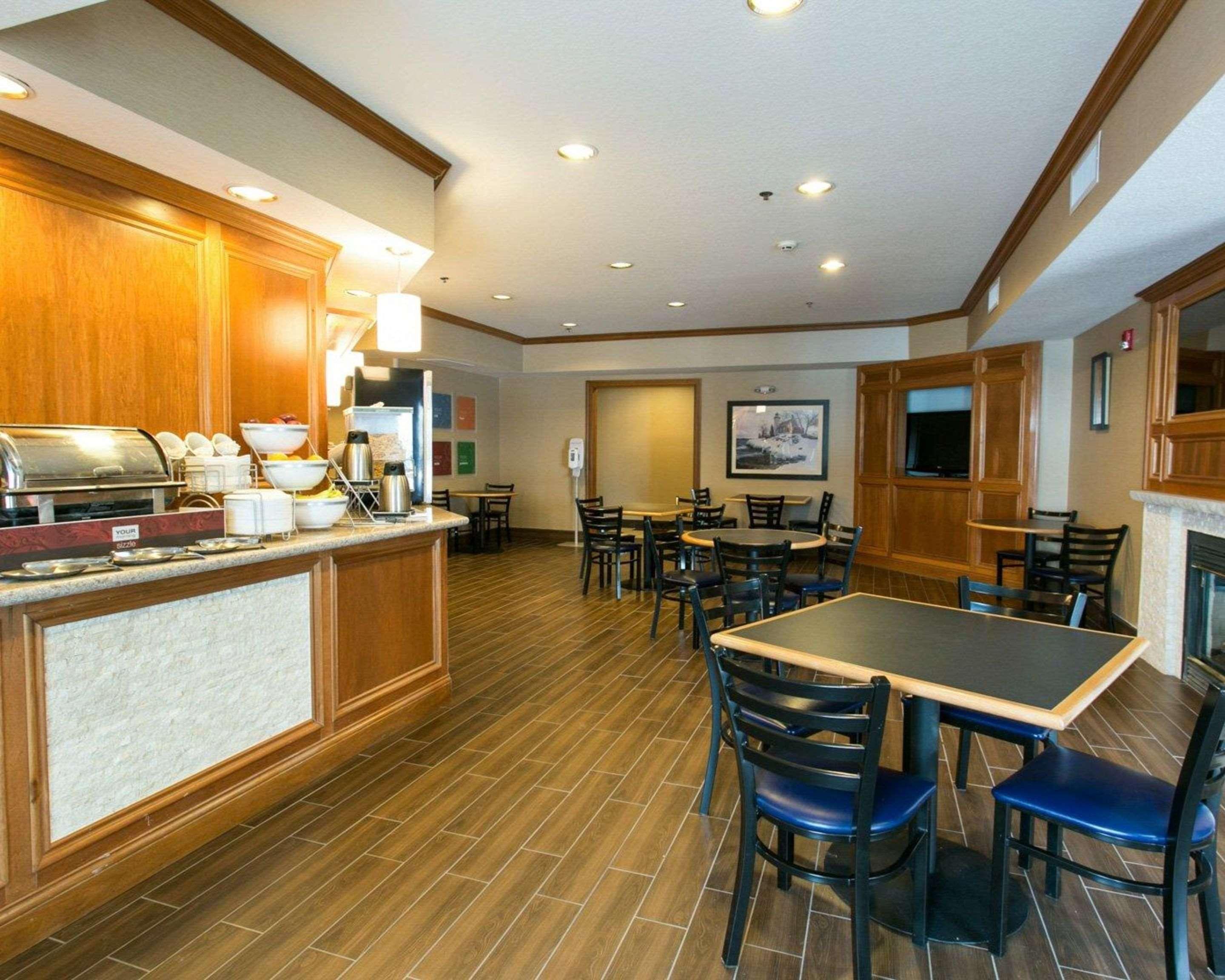 Comfort Suites Benton Harbor - St Joseph מראה חיצוני תמונה
