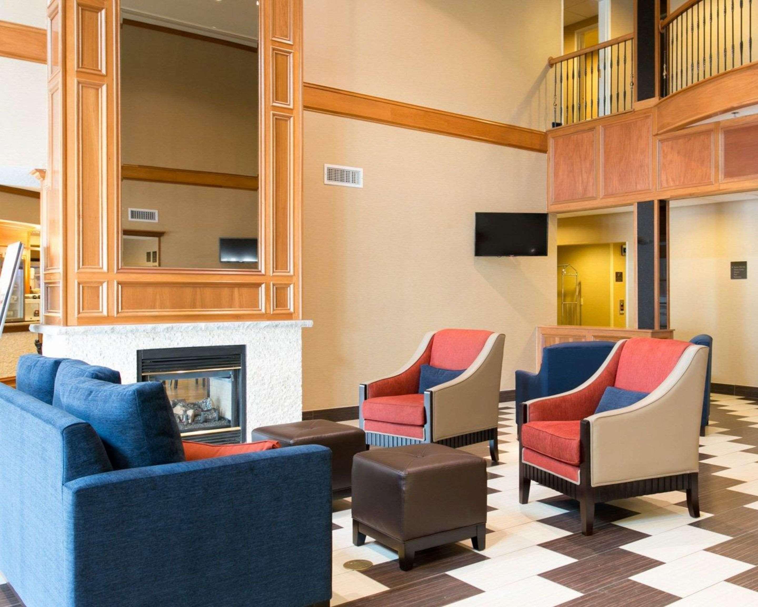 Comfort Suites Benton Harbor - St Joseph מראה חיצוני תמונה