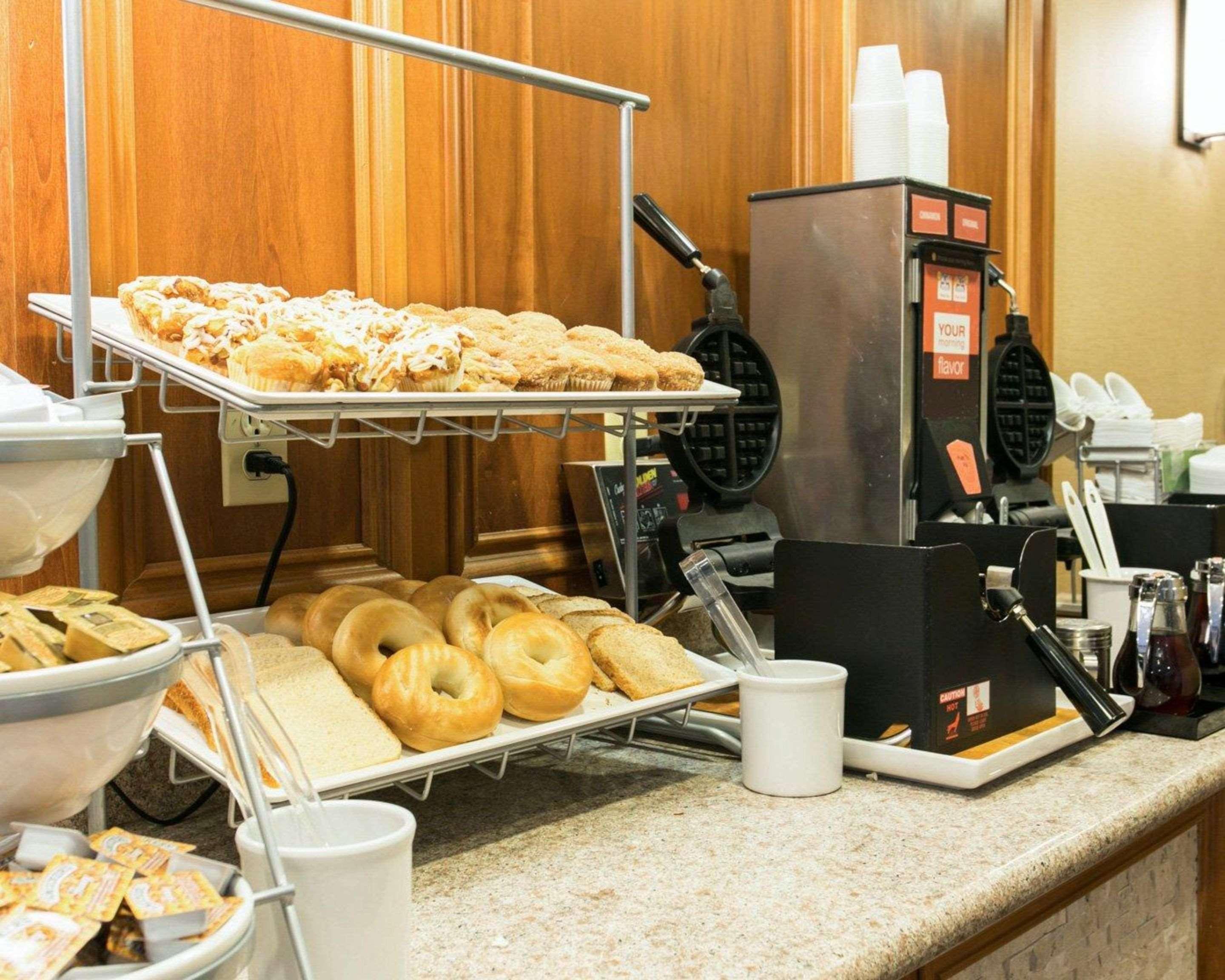 Comfort Suites Benton Harbor - St Joseph מראה חיצוני תמונה