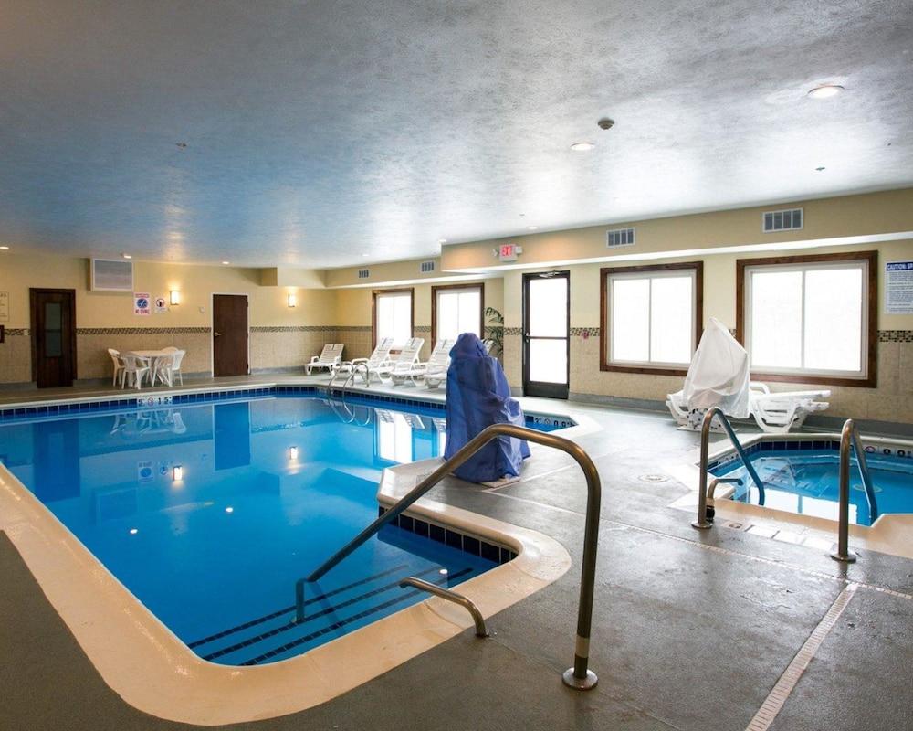 Comfort Suites Benton Harbor - St Joseph מראה חיצוני תמונה
