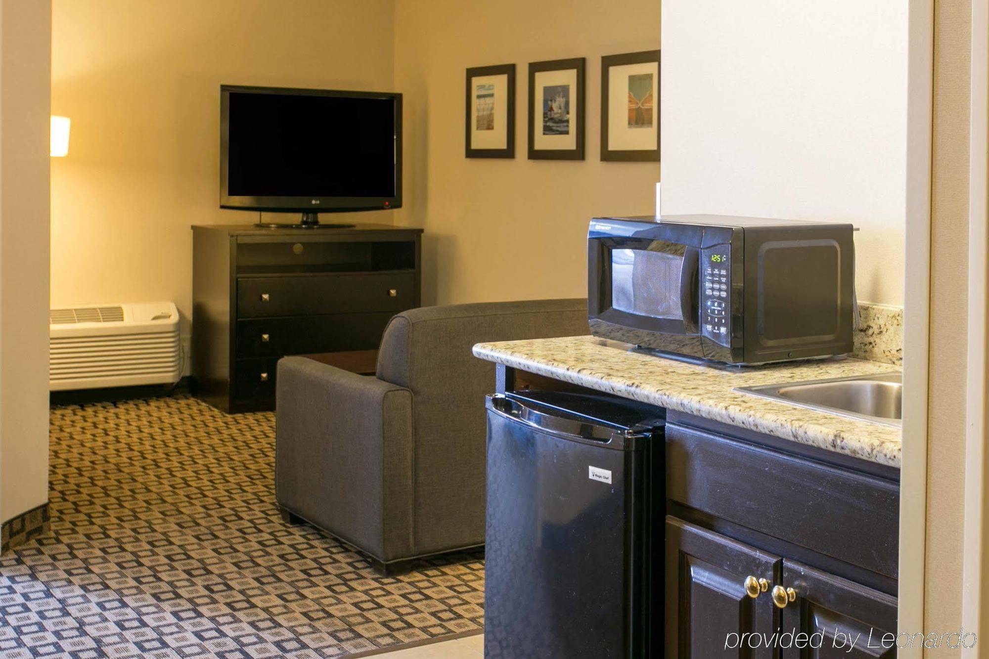 Comfort Suites Benton Harbor - St Joseph מראה חיצוני תמונה
